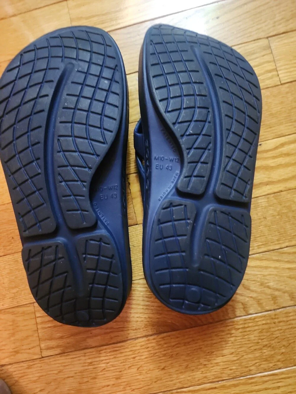 OOFOS Ooriginal Men's  Navy Blue Recovery Flip Sandals